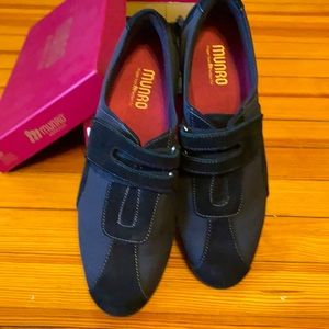 Brand new Munro sneakers size 9